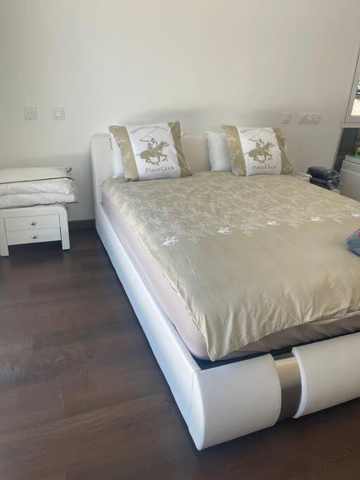 Brand New Villa With Fully Intergrated Air Conditioning & Private Pool, Overlooking Forest Sardan Eksteriør bilde