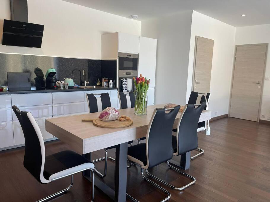 Brand New Villa With Fully Intergrated Air Conditioning & Private Pool, Overlooking Forest Sardan Eksteriør bilde