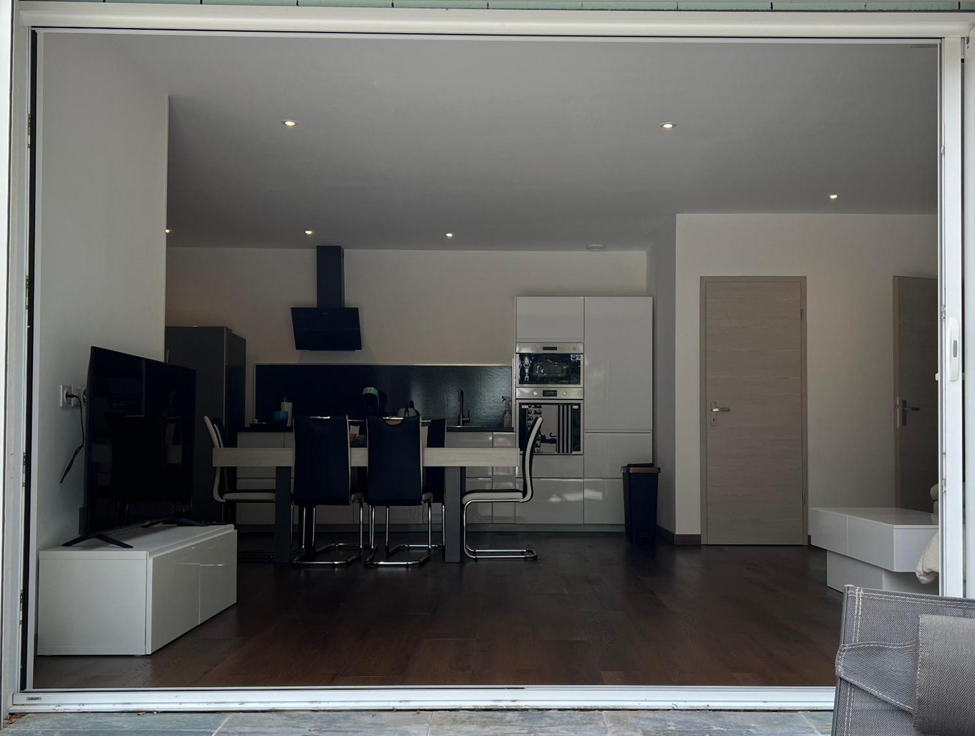 Brand New Villa With Fully Intergrated Air Conditioning & Private Pool, Overlooking Forest Sardan Eksteriør bilde